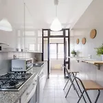 Gaia House - Com Metro A Porta E Centro Historico Perto