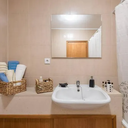 Gaia House - Com Metro A Porta E Centro Historico Perto